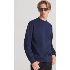 Gładka bluza basic - Granatowy. Niebieskie bluzy męskie Reserved, s, bez wzorów, bez kołnierzyka, bez rękawów, bez kaptura. Za 79,99 zł.