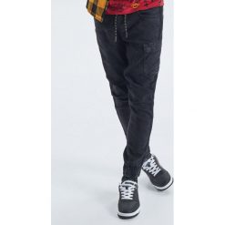 Jeansy Jogger - Czarny. Czarne jeansy męskie Cropp, m, bez wzorów. W wyprzedaży za 69,99 zł.
