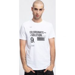 T-shirt męski TSM266 - biały. Białe koszulki męskie marki 4f, m, bez wzorów, bez kołnierzyka. W wyprzedaży za 39,99 zł.