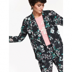 ŻAKIET DAMSKI, NIEZAPINANY, LUŹNY, W KWIATY. Szare marynarki i żakiety damskie Top Secret, w kwiaty, eleganckie. Za 179,99 zł.