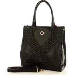 MONNARI Miejska torebka shopper bag czarny. Czarne torby damskie na zakupy marki Monnari, w paski, ze skóry ekologicznej, na ramię. Za 169,00 zł.