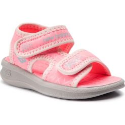Sandały NEW BALANCE - K2031HPK Bright/Pink. Różowe sandały dziewczęce New Balance, ze skóry ekologicznej, bez zapięcia. W wyprzedaży za 79,00 zł.