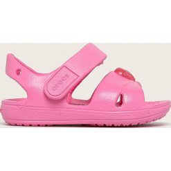 Crocs - Sandały dziecięce. Różowe sandały dziewczęce Crocs, z gumy, bez zapięcia. W wyprzedaży za 99,90 zł.