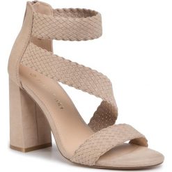 Sandały JENNY FAIRY - WYL2129-2 Beige. Brązowe klapki damskie Jenny Fairy, bez wzorów, ze skóry ekologicznej, bez obcasa, na obcasie. Za 119,99 zł.