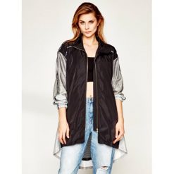 Parka Liu Jo Sport TA0034 T5895. Czarne parki damskie Liu Jo Sport, s, bez wzorów, z poliesteru, bez kaptura. W wyprzedaży za 729,00 zł.