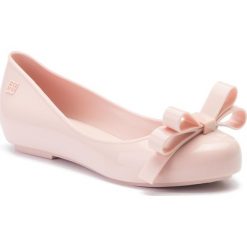 Baleriny ZAXY - New Pop Lovely Fem 82774 J.Roz 01276. Różowe baleriny damskie Zaxy, na co dzień, bez wzorów, z tworzywa sztucznego, bez obcasa, bez zapięcia. W wyprzedaży za 149,00 zł.
