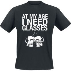 At My Age I Need Glasses T-Shirt czarny. Czarne t-shirty męskie z nadrukiem marki At My Age I Need Glasses, xxl, z okrągłym kołnierzem. Za 62,90 zł.