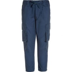 Benetton TROUSERS Bojówki dark blue. Niebieskie jeansy chłopięce marki Benetton. Za 129,00 zł.