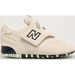 New Balance - Buty dziecięce CV574AQB. Białe trampki chłopięce New Balance, bez wzorów, ze skóry, sportowe, z okrągłym noskiem, bez zapięcia. Za 169,90 zł.