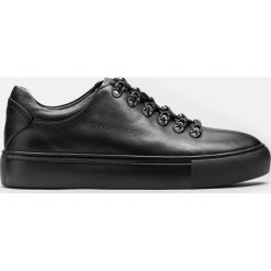 Czarne sneakersy męskie. Czarne sneakersy męskie Kazar, ze skóry, na sznurówki. Za 449,00 zł.
