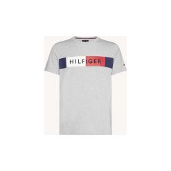T-shirty z krótkim rękawem Tommy Hilfiger MW0MW09827 STRIPE TEE. Szare t-shirty męskie TOMMY HILFIGER, xl, bez wzorów, bez kołnierzyka, krótkie. Za 131,30 zł.