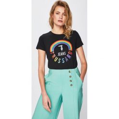 Trussardi Jeans - Top. Białe bluzki damskie Trussardi Jeans, s, z nadrukiem, z bawełny, z okrągłym kołnierzem, z krótkim rękawem. W wyprzedaży za 179,90 zł.