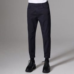 Spodnie typu jogger - Granatowy. Niebieskie spodnie męskie Reserved, m, bez wzorów. Za 129,99 zł.