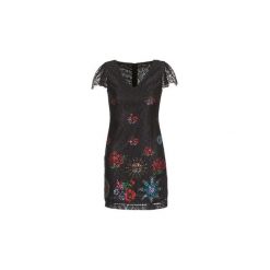 Sukienki krótkie Desigual SILVANNA. Czarne sukienki damskie Desigual, bez wzorów, bez kołnierzyka, z krótkim rękawem, krótkie, mini. Za 351,20 zł.