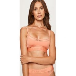 Calvin Klein Underwear - Biustonosz sportowy. Pomarańczowe biustonosze sportowe damskie Calvin Klein Underwear, s, w koronkowe wzory, z elastanu. Za 159,90 zł.