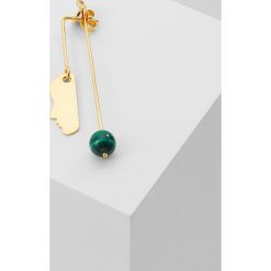 Vibe Harsløf IRIS EARRING Kolczyki malachite/goldcoloured. Niebieskie kolczyki damskie marki Vibe Harsløf. Za 729,00 zł.