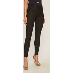 Armani Exchange - Spodnie. Czarne spodnie damskie Armani Exchange, bez wzorów, z elastanu, casualowe. Za 519,90 zł.