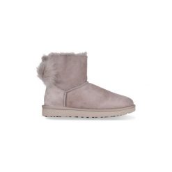 Śniegowce UGG Fluff Bow Mini Willow. Szare kozaki damskie Ugg, bez obcasa, bez zapięcia. Za 910,22 zł.