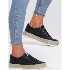 Czarne Creepersy Hot Diamond. Czarne półbuty damskie Renee, z aplikacjami, ze skóry, bez obcasa, na platformie, na sznurówki. Za 59,99 zł.