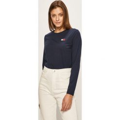 Tommy Jeans - Longsleeve. Niebieskie topy damskie Tommy Jeans, s, z aplikacjami, z bawełny, z okrągłym kołnierzem. Za 229,90 zł.