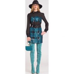 SUKIENKA ELISABETTA FRANCHI Z CEKINAMI. Czarne sukienki damskie Elisabetta Franchi, na imprezę, w paski, z tkaniny, eleganckie, z okrągłym kołnierzem, z długim rękawem, długie, mini, dopasowane. Za 2049,50 zł.