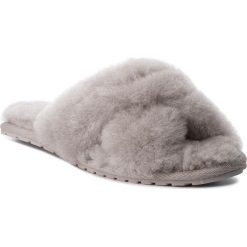 Kapcie EMU AUSTRALIA - Mayberry W11573 Dove Grey. Szare klapki damskie EMU Australia, bez wzorów, ze skóry, bez obcasa. W wyprzedaży za 199,00 zł.