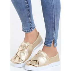 Złote Slip On Wendy. Żółte trampki damskie slip on marki Born2be. Za 39,99 zł.