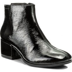 Botki VAGABOND - Daisy 4409-260-20 Black. Czarne botki damskie na obcasie marki Vagabond, z materiału, z okrągłym noskiem. W wyprzedaży za 279,00 zł.