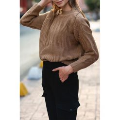 Sweter damski DAMARIS. Pomarańczowe bluzy damskie Sweter damski DAMARIS, uniwersalny, bez wzorów, bez rękawów, bez kaptura. W wyprzedaży za 69,00 zł.