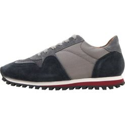 CLOSED RUNNER Sneakersy niskie steel grey. Szare sneakersy męskie CLOSED, bez zapięcia. Za 799,00 zł.