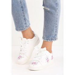 Białe Buty Sportowe Sateen. Białe buty sportowe damskie marki Born2be, z aplikacjami, z satyny, sportowe. Za 59,99 zł.