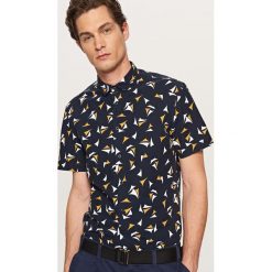 Wzorzysta koszula regular fit - Granatowy. Niebieskie koszule męskie Reserved, m, bez wzorów, bez kołnierzyka, bez rękawów. Za 119,99 zł.