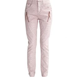 Boyfriendy damskie: Cream Jeansy Relaxed Fit deep powder