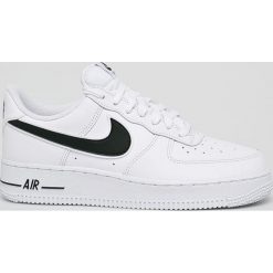 Nike Sportswear - Buty Air Force 1. Białe buty sportowe damskie Nike Sportswear, bez wzorów, ze skóry, sportowe, trekkingowe. Za 419,90 zł.