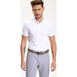 T-SHIRT MĘSKI POLO ZE STRUKTURALNEJ DZIANINY. Szare koszulki polo Top Secret, m, z bawełny, z krótkim rękawem. Za 29,99 zł.