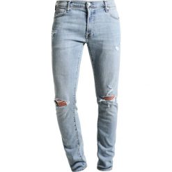 Abercrombie & Fitch SLIM LIGHT DESTROY Jeansy Slim Fit light destroy. Szare jeansy męskie relaxed fit marki Abercrombie & Fitch. Za 409,00 zł.