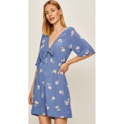 Billabong - Sukienka. Niebieskie sukienki damskie Billabong, na co dzień, s, w kwiaty, z wiskozy, casualowe, bez kołnierzyka, bez rękawów, mini, proste. Za 289,90 zł.