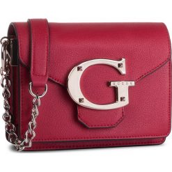 Torebka GUESS - Camila (VG) Mini-Bags HWVG74 00780 RED. Czerwone listonoszki damskie Guess, z aplikacjami, ze skóry ekologicznej, bez dodatków. Za 449,00 zł.