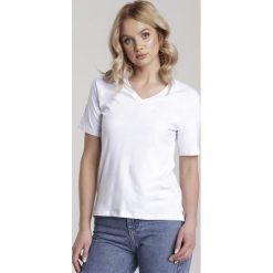 Biały T-shirt Themare. Białe bluzki damskie Renee, s, bez wzorów, z dzianiny, klasyczne, z klasycznym kołnierzykiem, z krótkim rękawem. Za 49,99 zł.