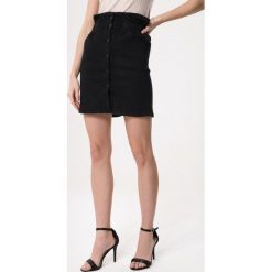 Czarna Spódnica Light Of Day. Czarne spódniczki damskie Born2be, xs, bez wzorów, z dzianiny, mini. Za 59,99 zł.