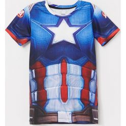 T-shirt z imitacją stroju Kapitana Ameryki - Niebieski. Niebieskie t-shirty męskie Reserved, bez wzorów, bez kołnierzyka. Za 45,99 zł.