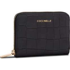 Duży Portfel Damski COCCINELLE - CW7 Metallic Mat Croco E2 CW7 11 02 01 Noir 001. Czarne portfele damskie Coccinelle, z nubiku. Za 499,90 zł.