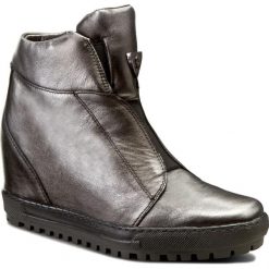 Sneakersy EKSBUT - 66-4318-E04-1G Czarny/Srebro. Szare półbuty damskie marki Eksbut, z aplikacjami, ze skóry, bez obcasa, na obcasie, bez zapięcia. W wyprzedaży za 259,00 zł.