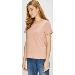 Vero Moda - Top. Różowe topy damskie Vero Moda, l, z aplikacjami, z bawełny, z okrągłym kołnierzem. W wyprzedaży za 69,90 zł.