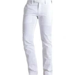 Spodnie męskie: Polo Ralph Lauren FLAT PANT Spodnie materiałowe white