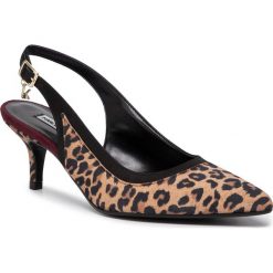 Sandały KARL LAGERFELD - KL30002 Tan Suede W/Black. Pomarańczowe klapki damskie KARL LAGERFELD, z aplikacjami, z zamszu, bez obcasa, na obcasie. W wyprzedaży za 479,00 zł.