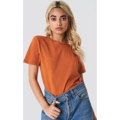NA-KD Basic T-shirt basic - Orange. Pomarańczowe t-shirty damskie marki NA-KD Basic, bez wzorów, z bawełny, z okrągłym kołnierzem. Za 52,95 zł.