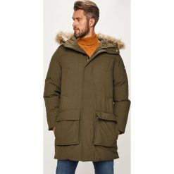 Calvin Klein - Kurtka. Zielone płaszcze męskie Calvin Klein, s, bez wzorów, z elastanu, długie, z kapturem. W wyprzedaży za 849,90 zł.