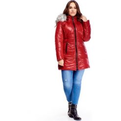 Pikowana kurtka z kapturem bordowy. Czerwone kurtki damskie Tagless, plus size, bez wzorów, z poliesteru, z kapturem. Za 269,00 zł.