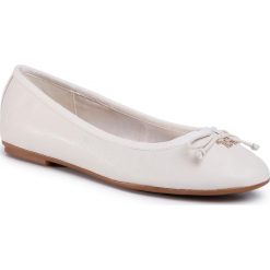 Baleriny TOMMY HILFIGER - Feminine Leather Knot Ballerina FW0FW04869 Ivory YBI. Brązowe baleriny damskie TOMMY HILFIGER, bez wzorów, ze skóry, bez obcasa, na płaskiej podeszwie, bez zapięcia. Za 449,00 zł.